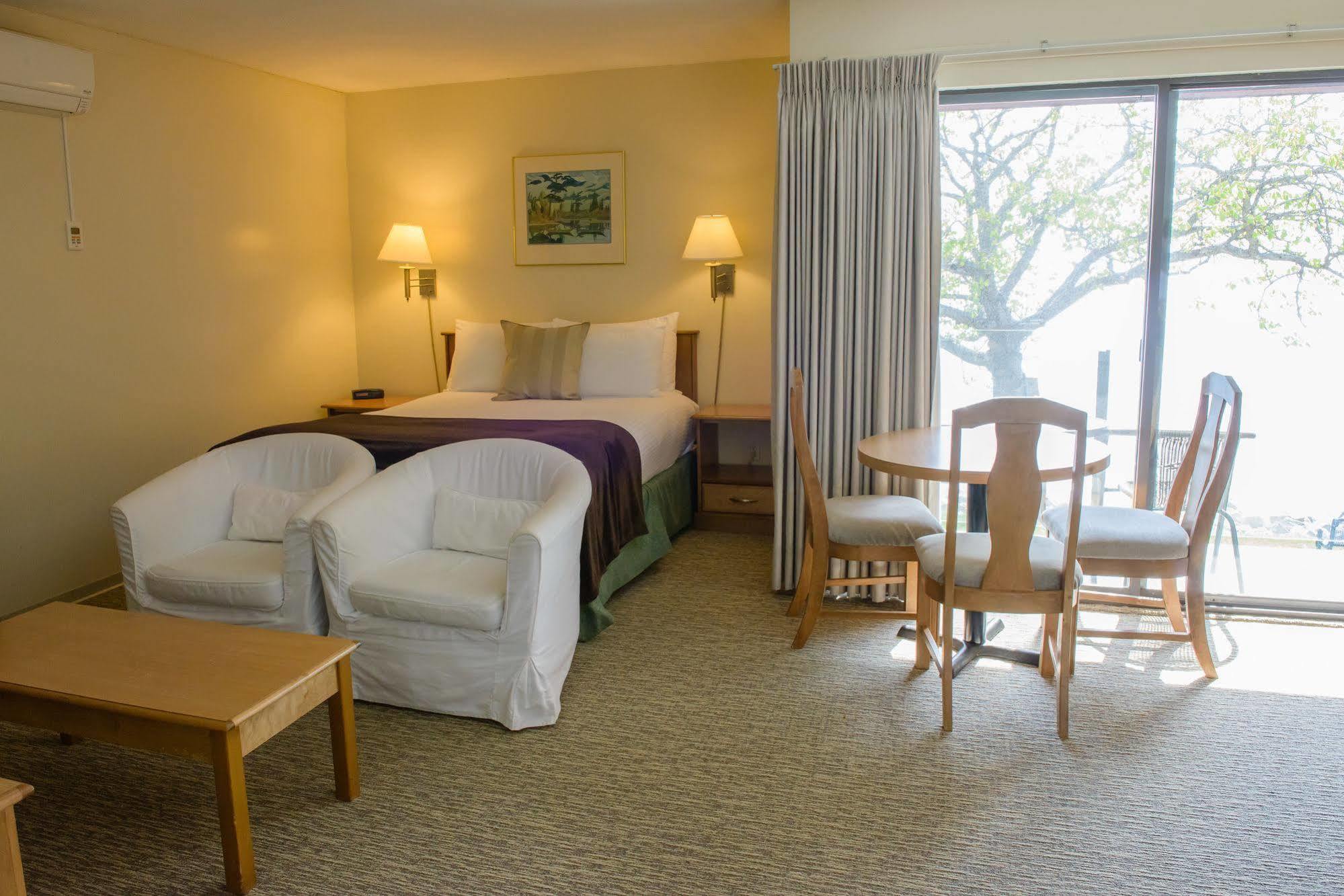 Driftwood Inn Sechelt Luaran gambar