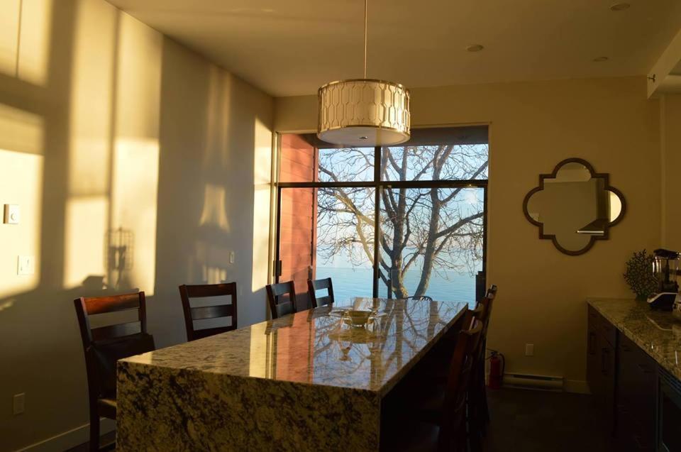 Driftwood Inn Sechelt Luaran gambar